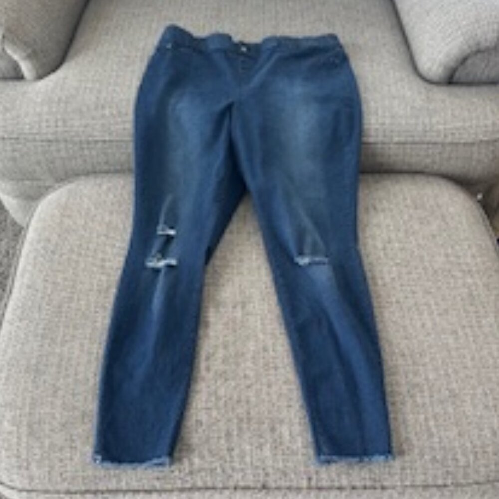 Hue Pull On Distressed Jeans